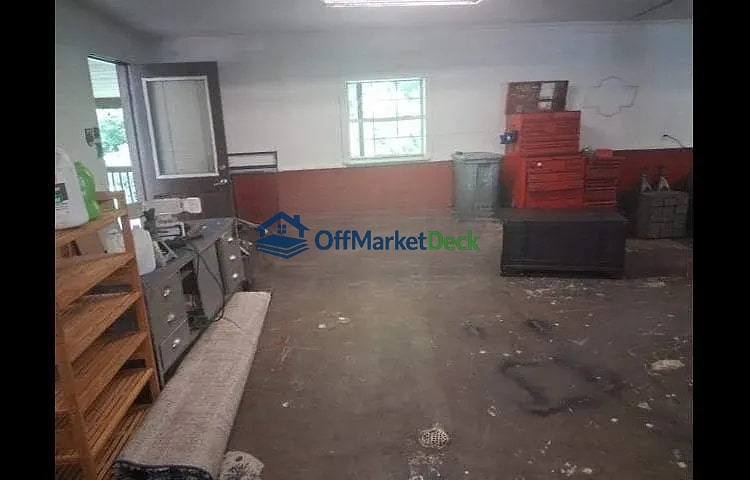 Off-market house in Wurtland, Kentucky — 2 beds, 1 bath, $57,600 — photo 5 of 8