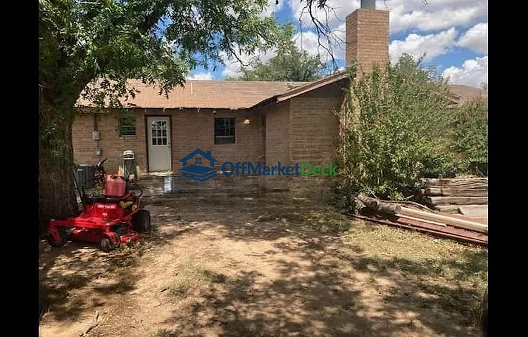 Off-market house in Roaring Springs, Texas — 3 beds, 2 baths, $68,800 — photo 6 of 8