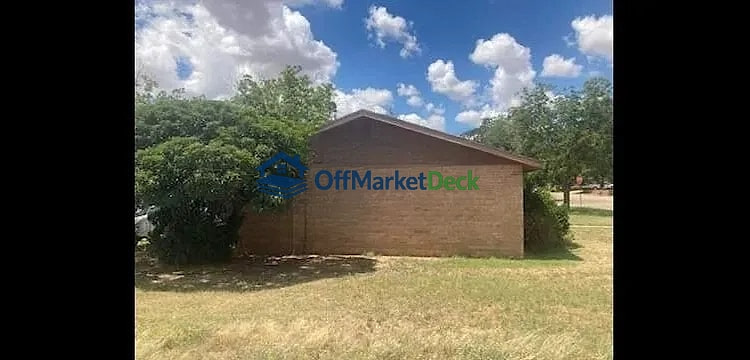 Off-market house in Roaring Springs, Texas — 3 beds, 2 baths, $68,800 — photo 5 of 8