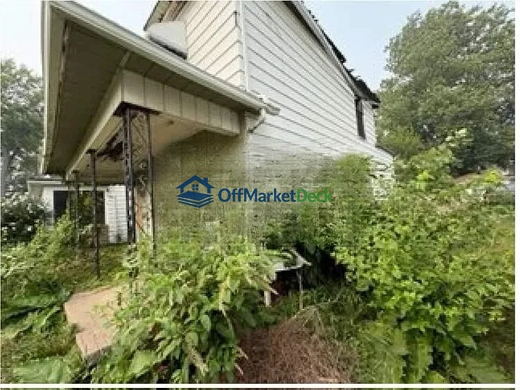 Off-market house in Toledo, Ohio — 3 beds, 1 bath, $10,000 — photo 5 of 8