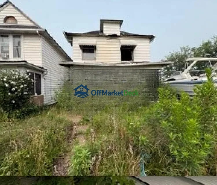 Off-market house in Toledo, Ohio — 3 beds, 1 bath, $10,000 — photo 2 of 8