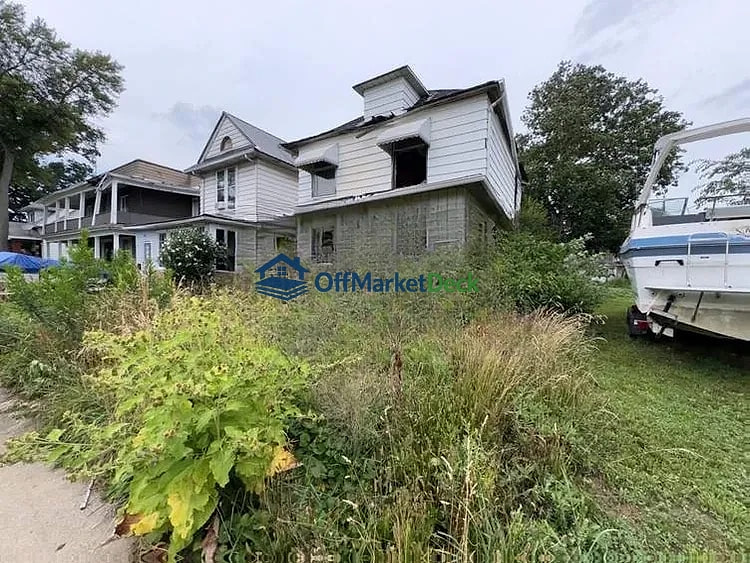 Off-market house in Toledo, Ohio — 3 beds, 1 bath, $10,000 — photo 7 of 8