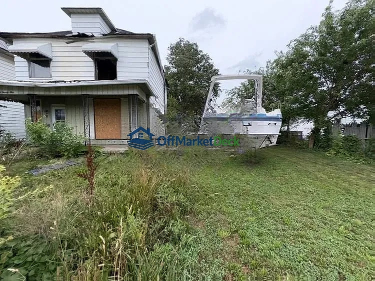Off-market house in Toledo, Ohio — 3 beds, 1 bath, $10,000 — photo 4 of 8