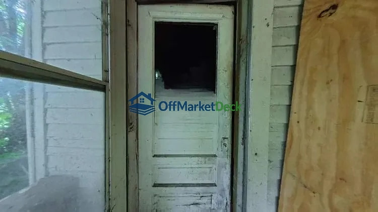 Off-market house in Peoria, Illinois — 2 beds, 1 bath, $7,000 — photo 3 of 8