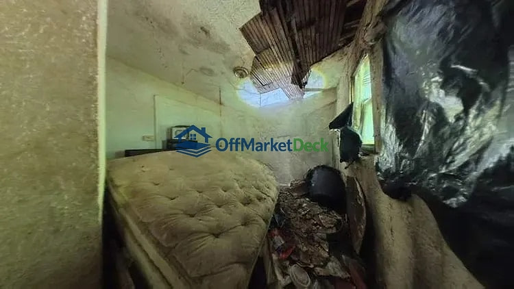 Off-market house in Peoria, Illinois — 2 beds, 1 bath, $7,000 — photo 8 of 8