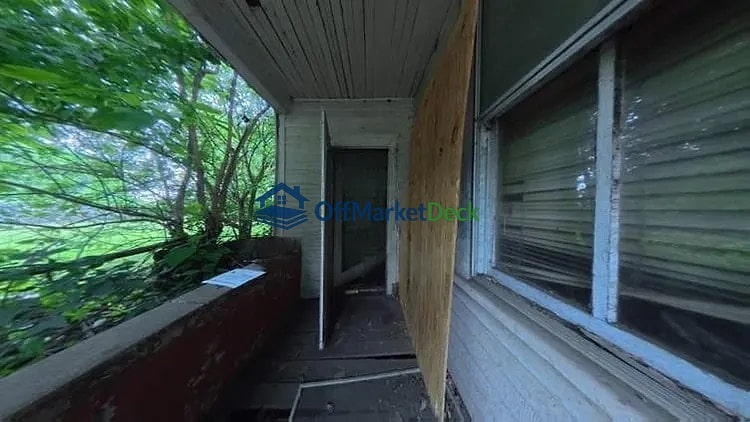 Off-market house in Peoria, Illinois — 2 beds, 1 bath, $7,000 — photo 4 of 8