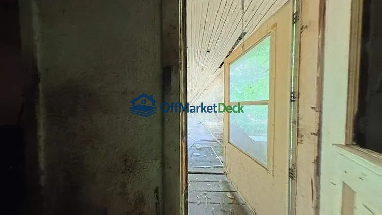 Off-market house in Peoria, Illinois — 2 beds, 1 bath, $7,000 — photo 5 of 8