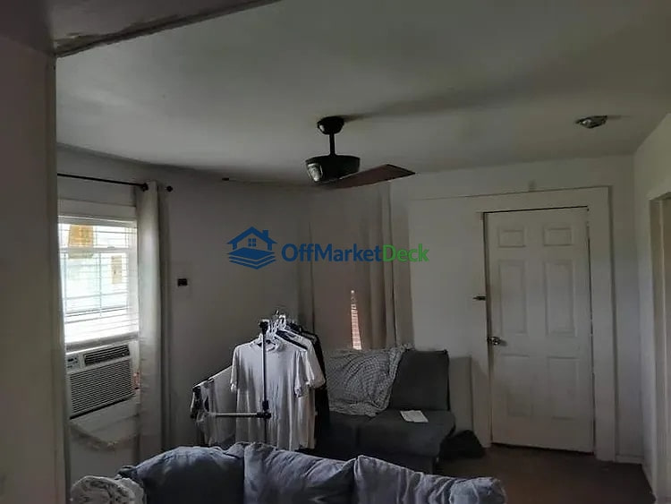 Off-market house in Nacogdoches, Texas — 2 beds, 1 bath, $43,000 — photo 2 of 8