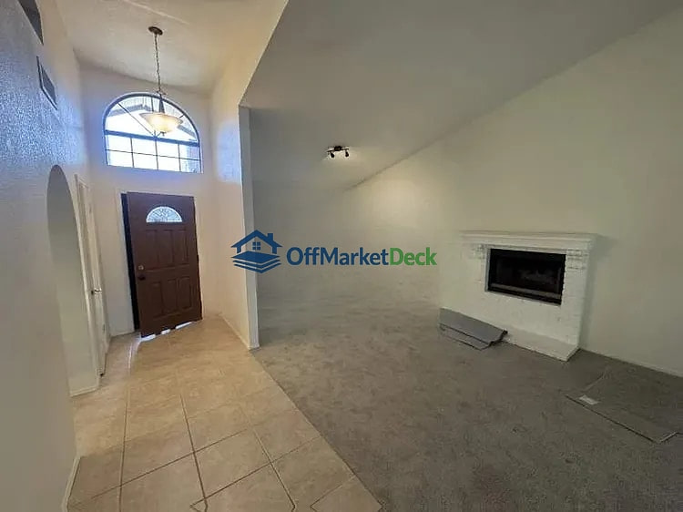 Off-market house in Scottsdale, Arizona — 2 beds, 2 baths, $455,000 — photo 6 of 8