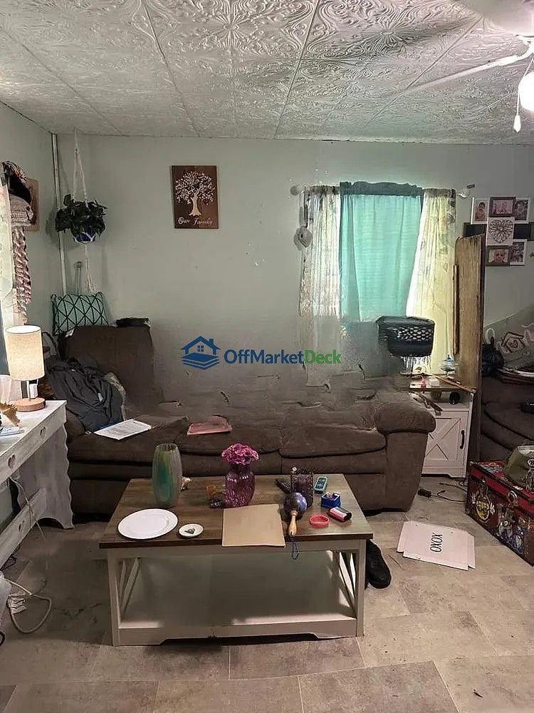 Off-market house in Centerville, Tennessee — 2 beds, 1 bath, $65,000 — photo 3 of 8