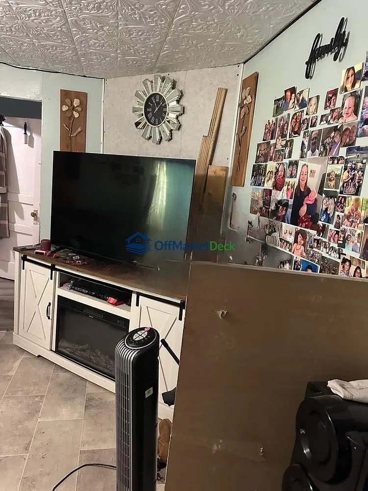 Off-market house in Centerville, Tennessee — 2 beds, 1 bath, $65,000 — photo 6 of 8