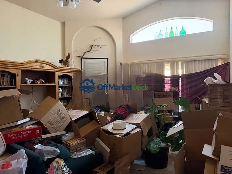 Off-market house in Phoenix, Arizona — 3 beds, 2 baths, $515,000 — photo 4 of 8
