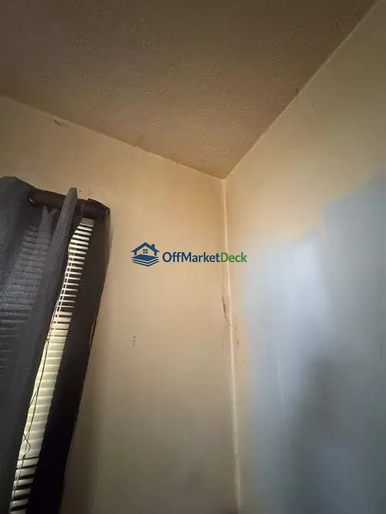 Off-market house in Indianapolis, Indiana — 4 beds, 1 bath, $148,000 — photo 5 of 8