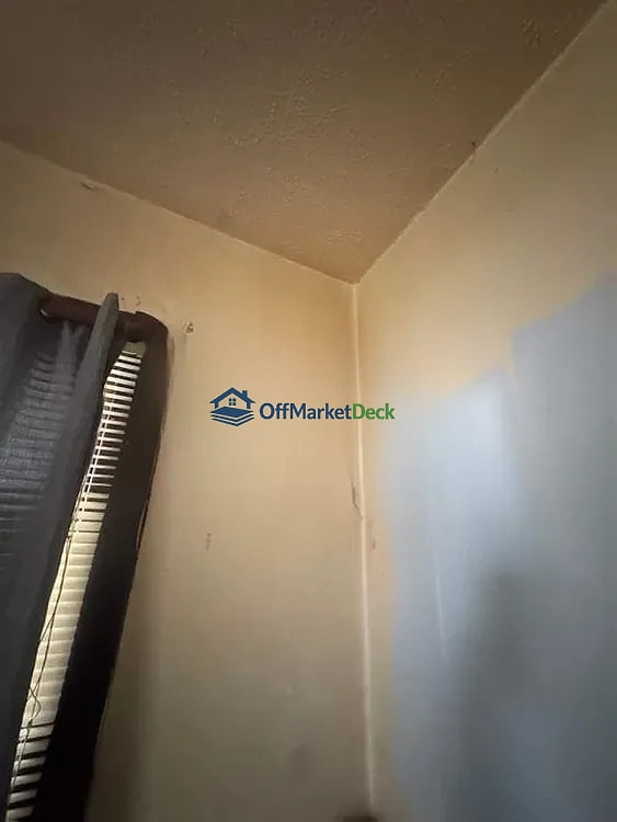 Off-market house in Indianapolis, Indiana — 4 beds, 1 bath, $148,000 — photo 6 of 8