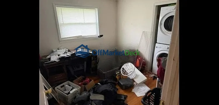 Off-market house in Greeneville, Tennessee — 3 beds, 1 bath, $167,000 — photo 2 of 8