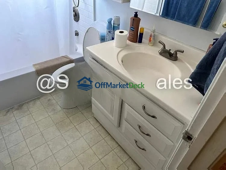 Off-market house in Rancho Cordova, California — 4 beds, 2 baths, $340,000 — photo 4 of 8