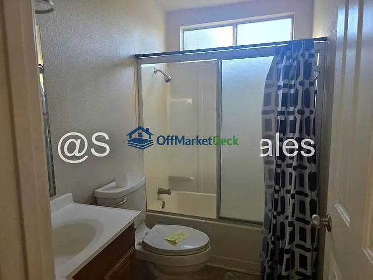 Off-market house in Sacramento, California — 4 beds, 2 baths, $335,000 — photo 4 of 8