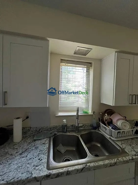 Off-market house in Sherman, Texas — 4 beds, 2 baths, $180,000 — photo 6 of 8