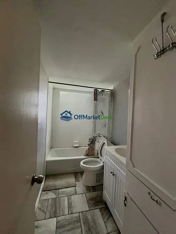 Off-market house in Sherman, Texas — 4 beds, 2 baths, $180,000 — photo 8 of 8