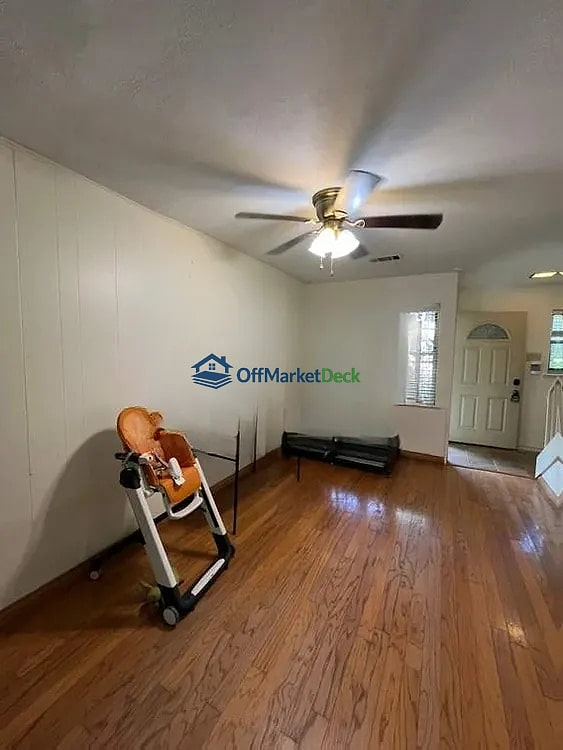 Off-market house in Sherman, Texas — 4 beds, 2 baths, $180,000 — photo 7 of 8
