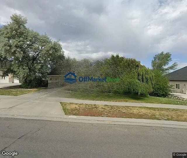 Off-market house in Draper, Utah — 4 beds, 2.5 baths, $475,000 — photo 2 of 3