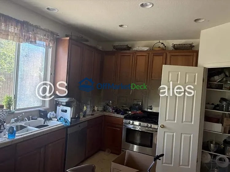 Off-market house in Rocklin, California — 3 beds, 2.5 baths, $525,000 — photo 2 of 8