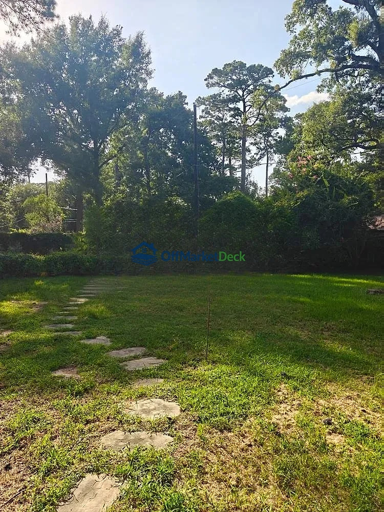 Off-market house in Humble, Texas — 4 beds, 2.5 baths, $260,000 — photo 6 of 8