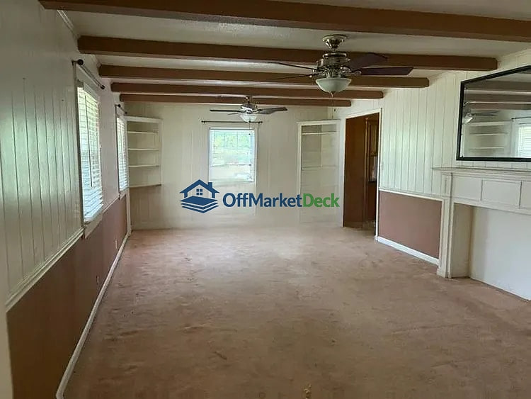 Off-market house in La Porte, Texas — 2 beds, 1 bath, $109,990 — photo 2 of 8