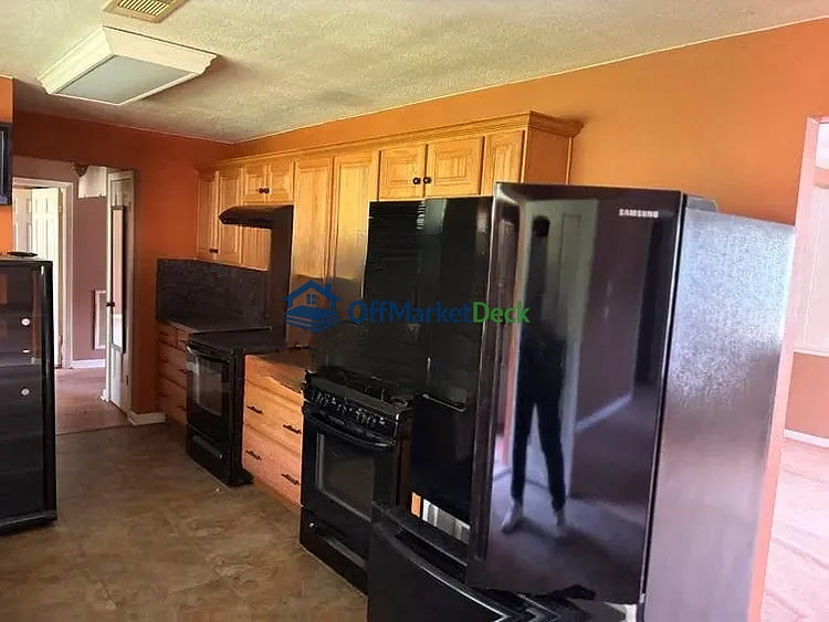 Off-market house in La Porte, Texas — 2 beds, 1 bath, $109,990 — photo 8 of 8