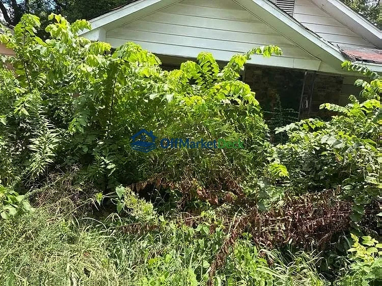 Off-market house in Memphis, Tennessee — 2 beds, 1 bath, $25,000 — photo 6 of 6