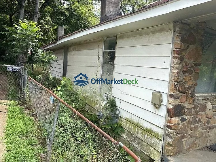 Off-market house in Memphis, Tennessee — 2 beds, 1 bath, $25,000 — photo 5 of 6