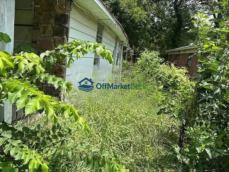 Off-market house in Memphis, Tennessee — 2 beds, 1 bath, $25,000 — photo 4 of 6