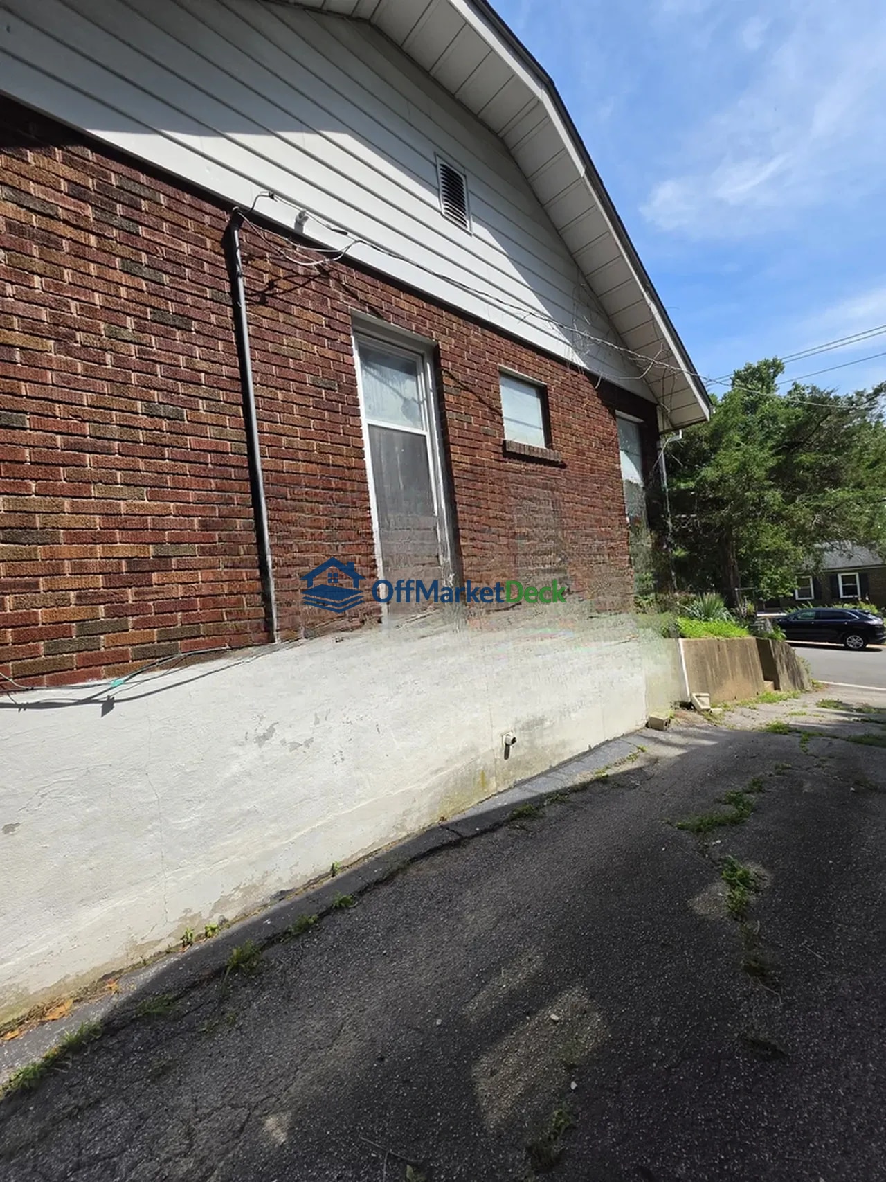 Off-market house in Overland, Missouri — 2 beds, 1 bath, $64,900 — photo 3 of 8