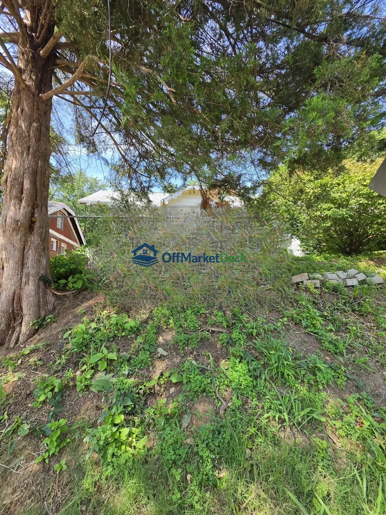Off-market house in Overland, Missouri — 2 beds, 1 bath, $64,900 — photo 8 of 8