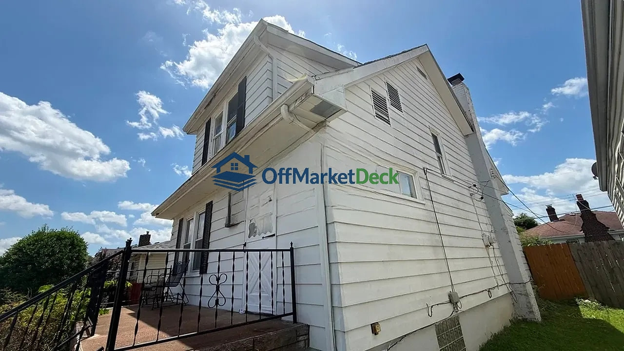 Off-market house in St. Louis, Missouri — 3 beds, 1 bath, $44,900 — photo 2 of 8