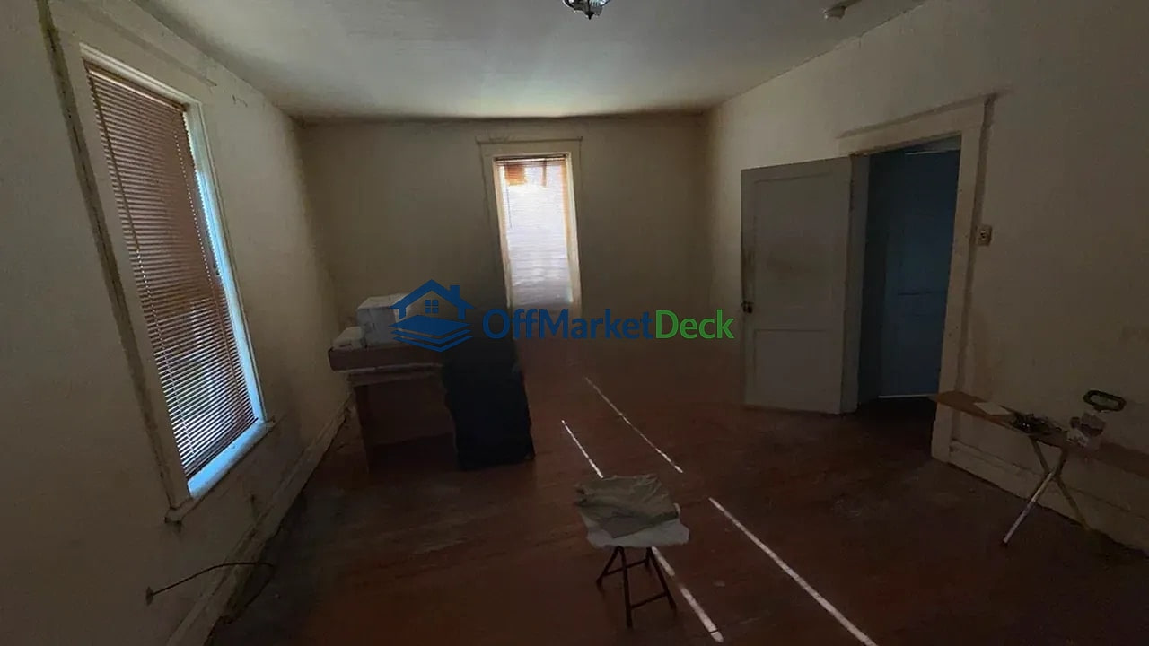 Off-market house in St. Louis, Missouri — 2 beds, 1 bath, $31,900 — photo 5 of 8