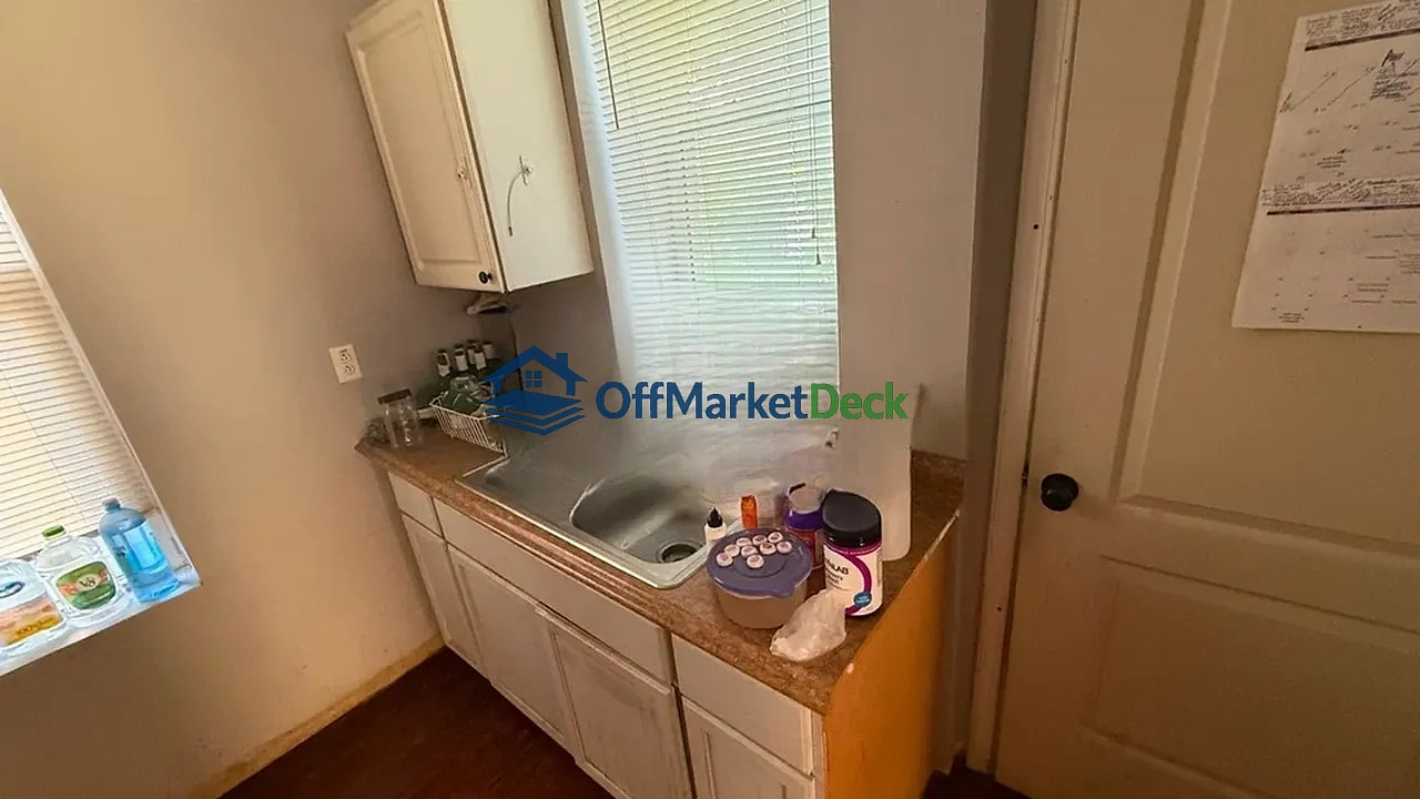 Off-market house in St. Louis, Missouri — 2 beds, 1 bath, $31,900 — photo 7 of 8