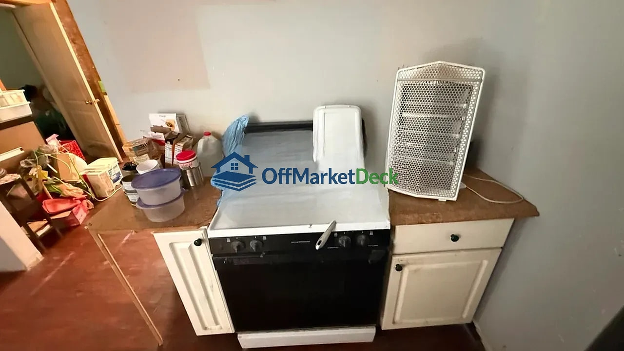 Off-market house in St. Louis, Missouri — 2 beds, 1 bath, $31,900 — photo 8 of 8