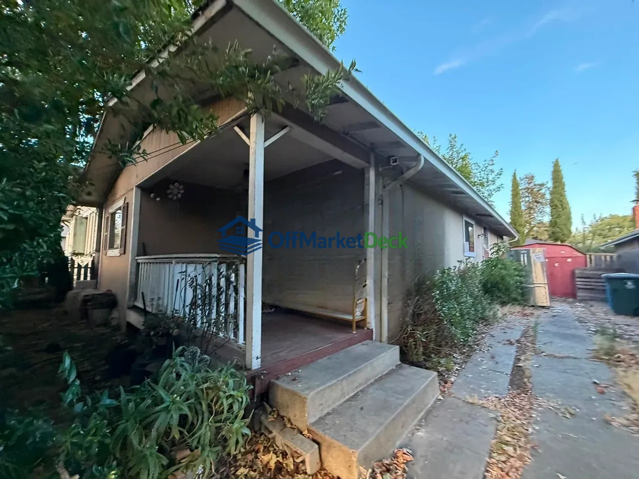 Off-market house in Redwood City, California — 2 beds, 2 baths, $964,900 — photo 7 of 8