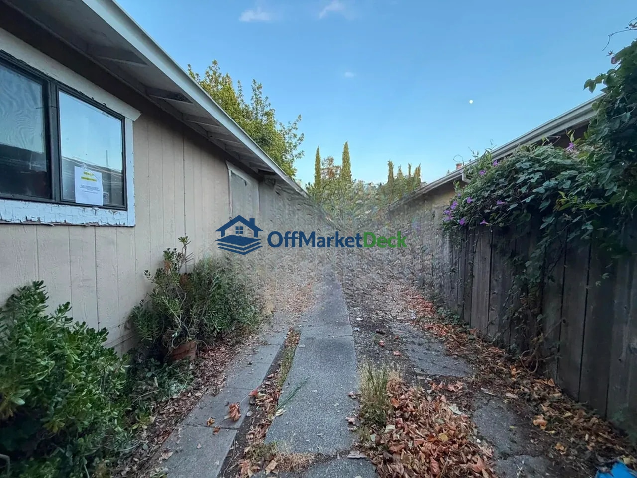Off-market house in Redwood City, California — 2 beds, 2 baths, $964,900 — photo 2 of 8