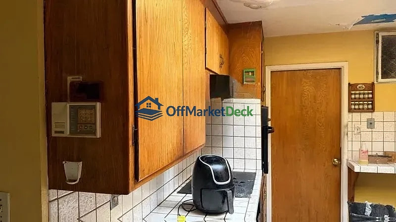 Off-market house in Richmond, California — 3 beds, 2 baths, $514,900 — photo 8 of 8