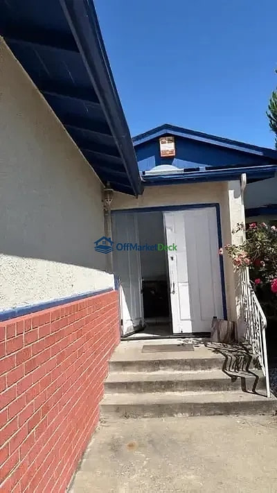 Off-market house in Richmond, California — 3 beds, 2 baths, $514,900 — photo 3 of 8