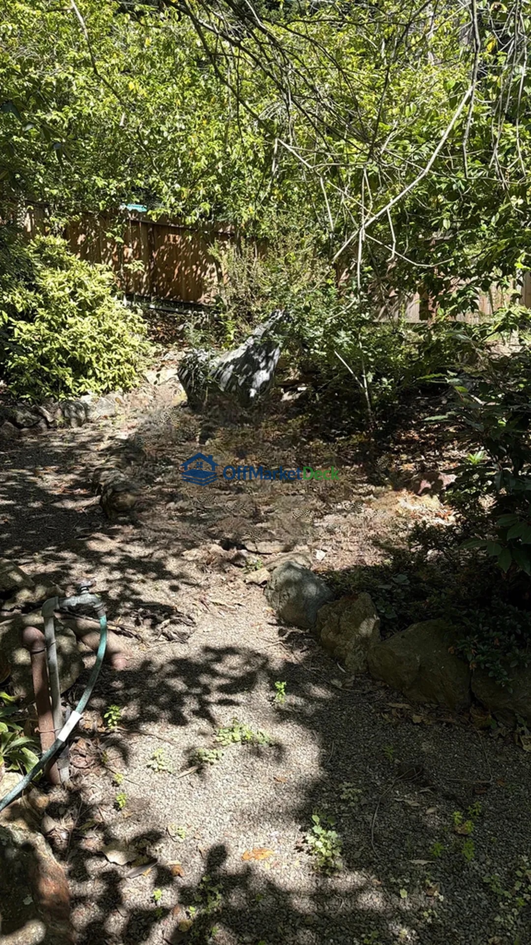 Off-market house in Oakland, California — 4 beds, 2 baths, $914,900 — photo 7 of 8