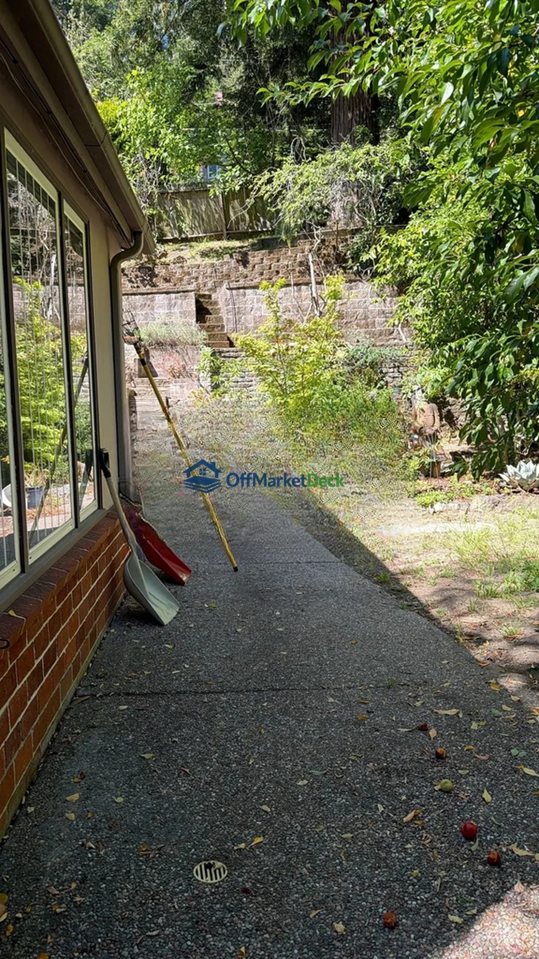 Off-market house in Oakland, California — 4 beds, 2 baths, $914,900 — photo 6 of 8