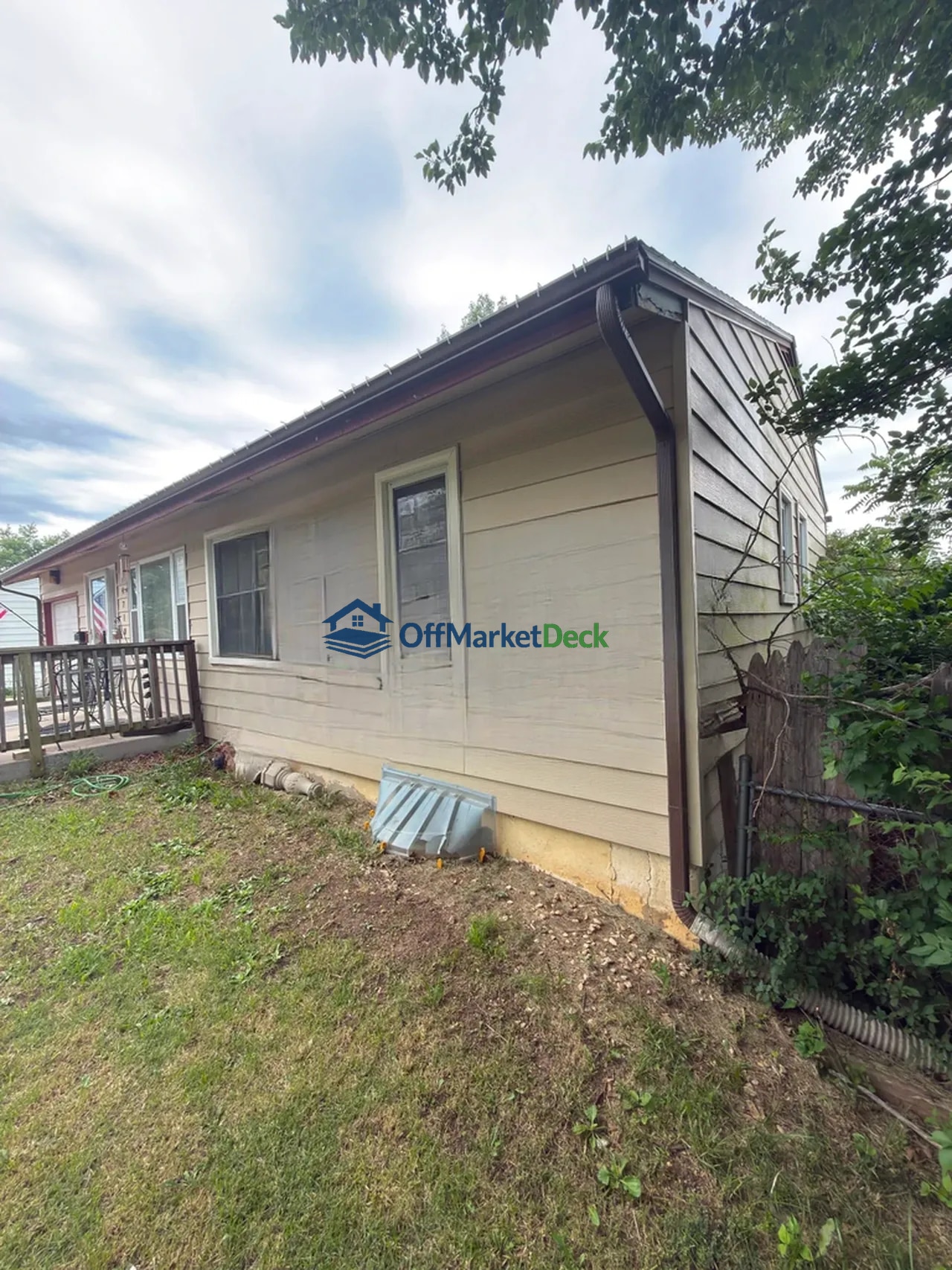 Off-market house in Grandview, Missouri — 2 beds, 1 bath, $99,900 — photo 2 of 8