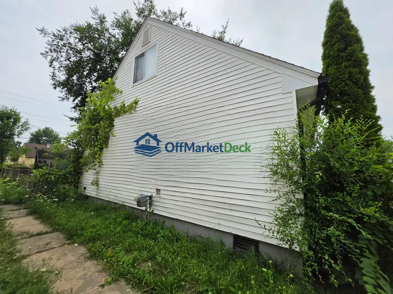 Off-market house in Warren, Michigan — 3 beds, 1 bath, $79,900 — photo 4 of 8
