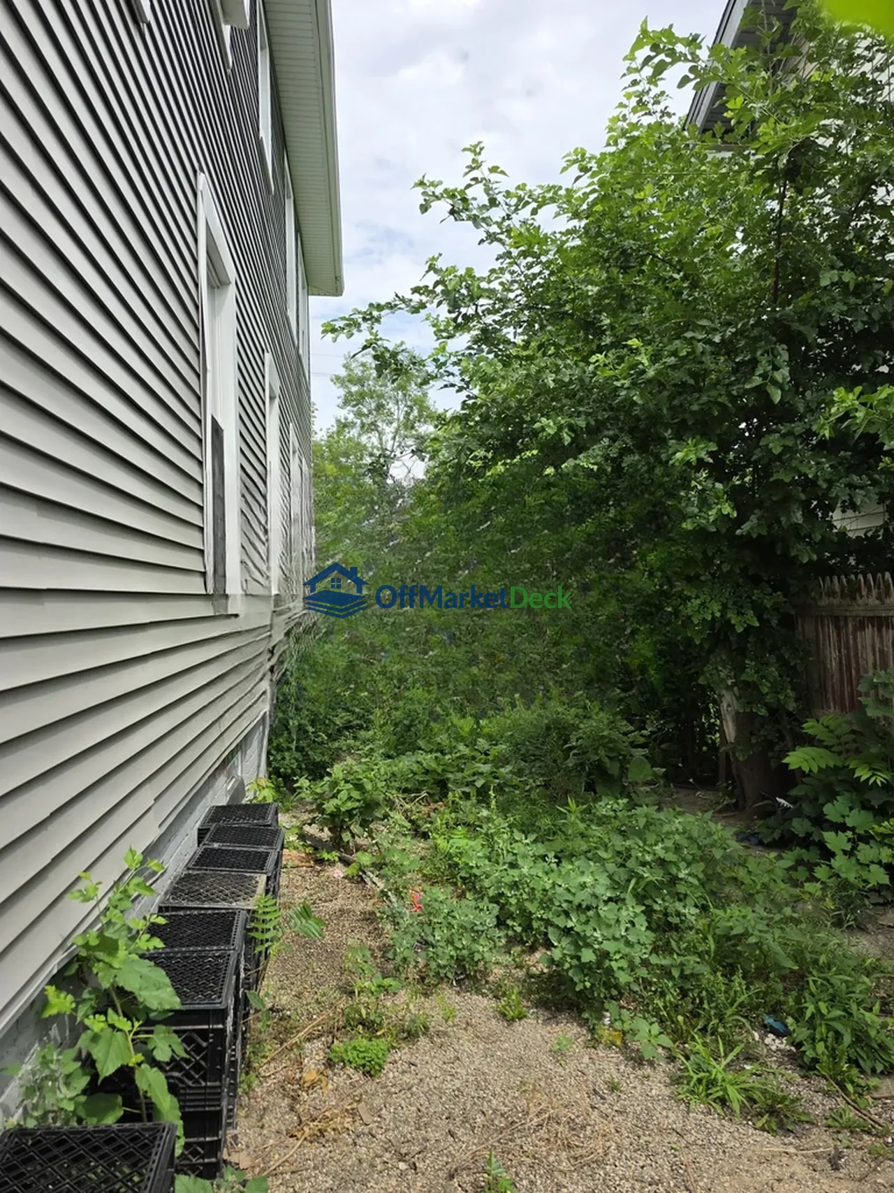 Off-market multi family in Detroit, Michigan — 6 beds, 2 baths, $29,900 — photo 4 of 8