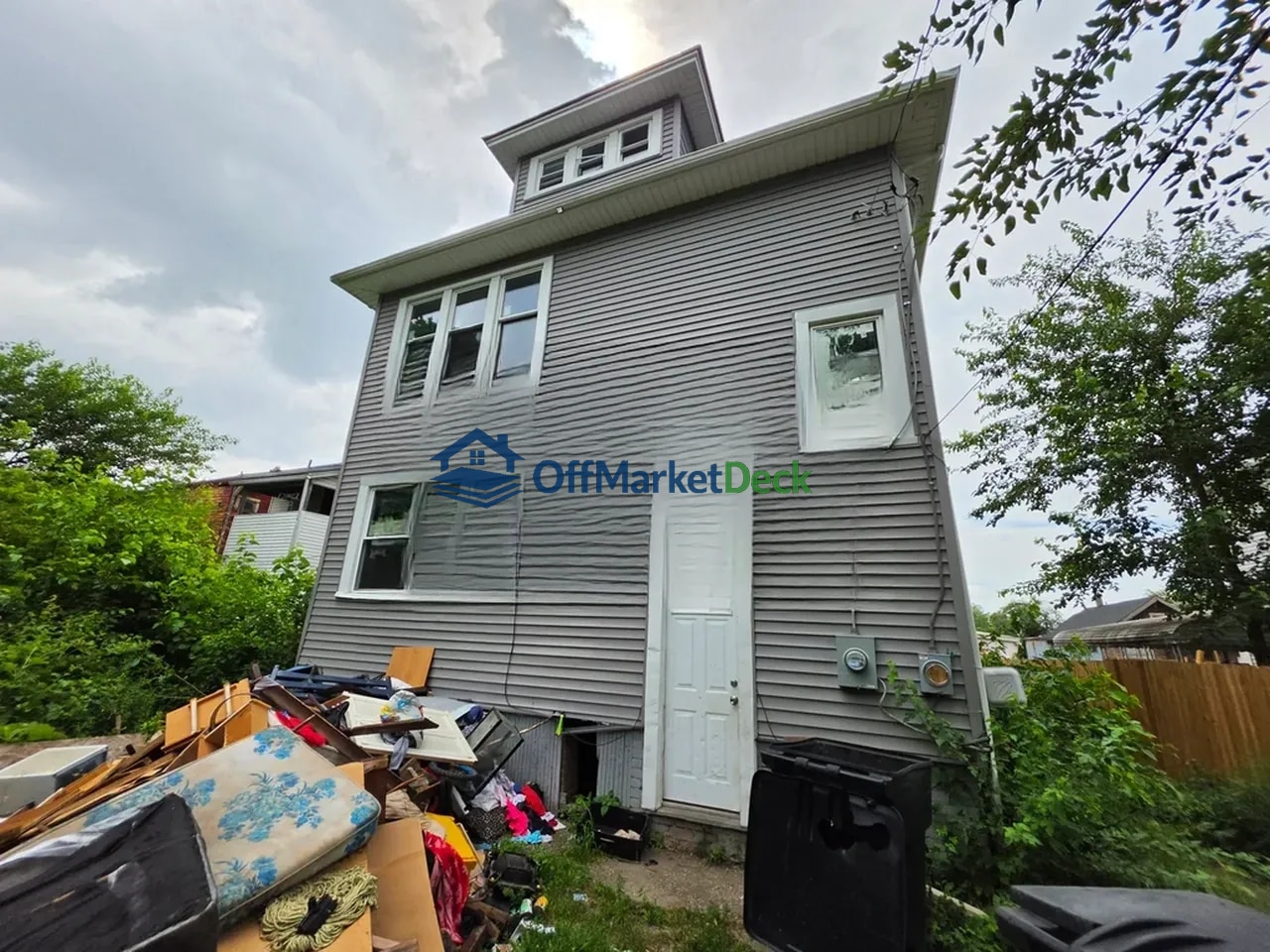 Off-market multi family in Detroit, Michigan — 6 beds, 2 baths, $29,900 — photo 5 of 8