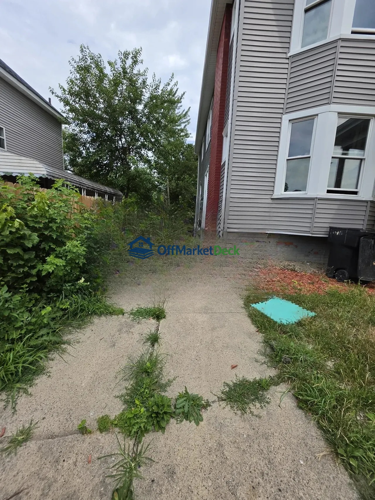 Off-market multi family in Detroit, Michigan — 6 beds, 2 baths, $29,900 — photo 6 of 8