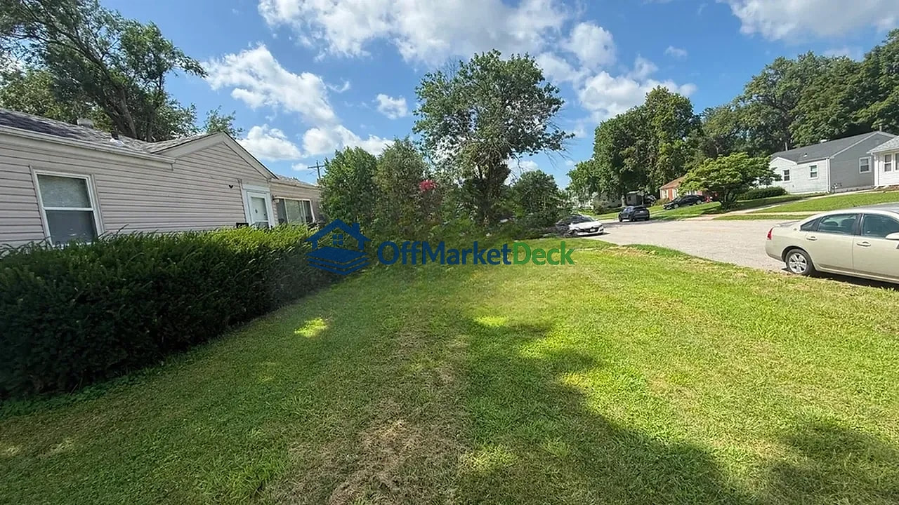 Off-market house in Saint Ann, Missouri — 3 beds, 1 bath, $119,900 — photo 6 of 8